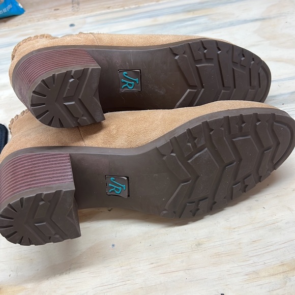 Boots - Picture 4 of 4